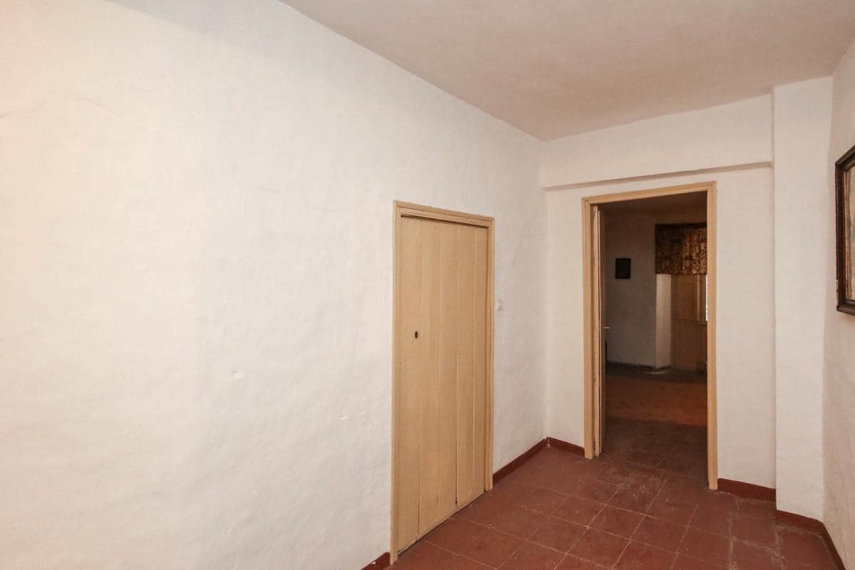 6 bedroom Townhouse for sale in Tolox - € 250,000 (Ref: 9516536)