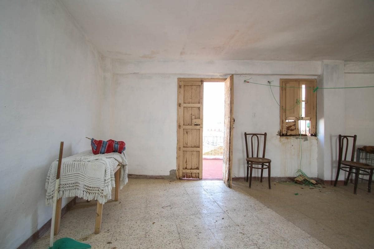 6 bedroom Townhouse for sale in Tolox - € 250,000 (Ref: 9516536)