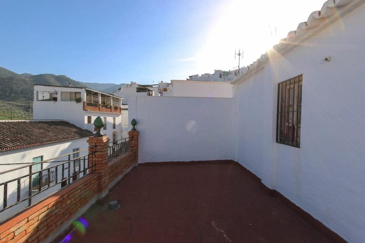 6 bedroom Townhouse for sale in Tolox - € 250,000 (Ref: 9516536)