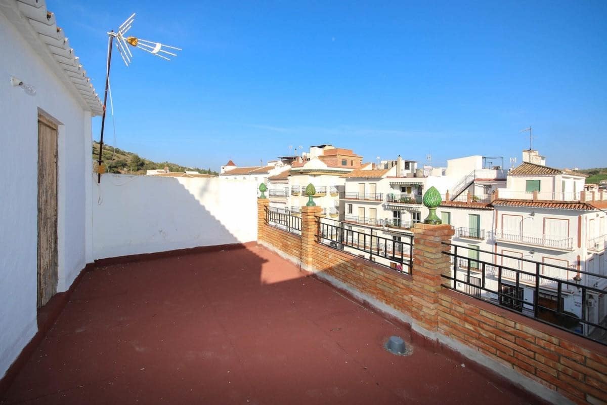 6 bedroom Townhouse for sale in Tolox - € 250,000 (Ref: 9516536)