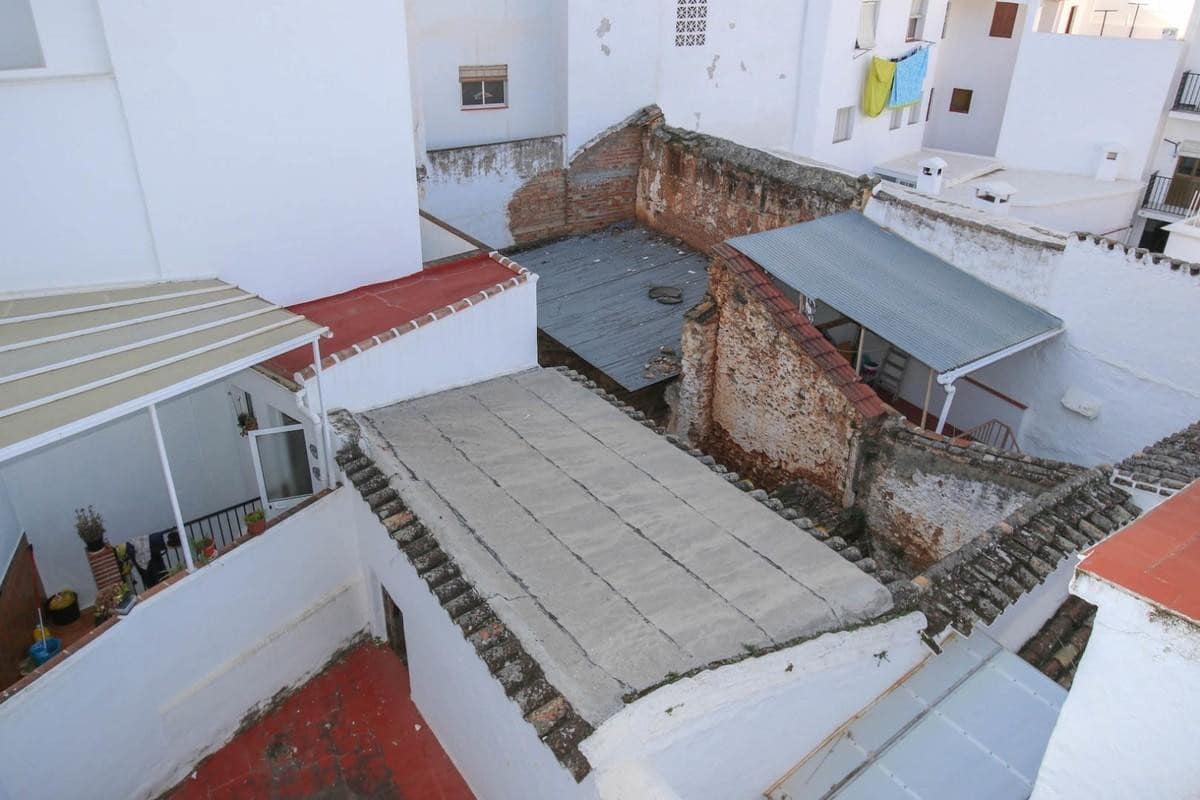 6 bedroom Townhouse for sale in Tolox - € 250,000 (Ref: 9516536)