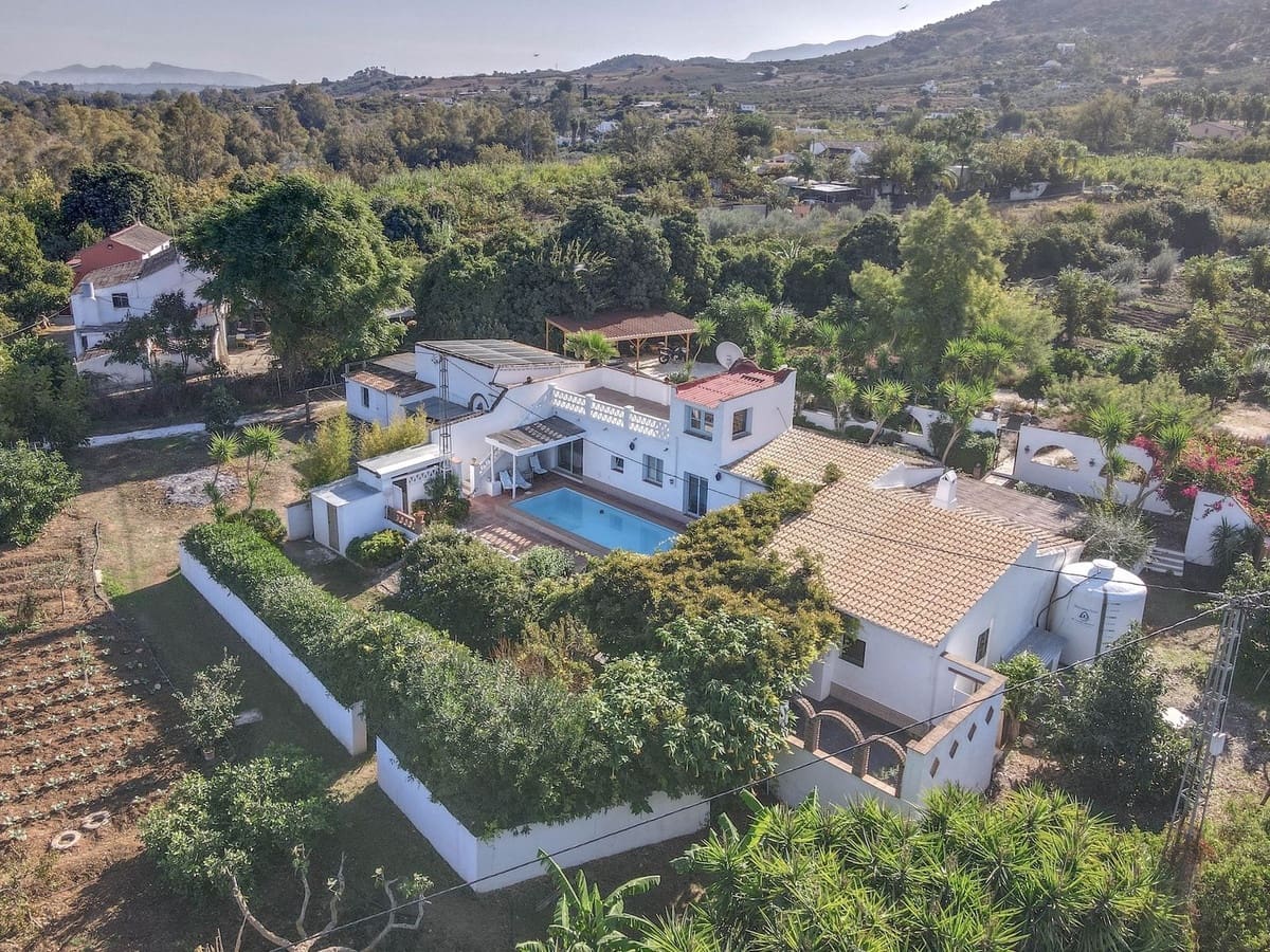 Chalet de 5 habitaciones en Coín en venta con piscina garaje - 695.000 € (Ref: 9587988)