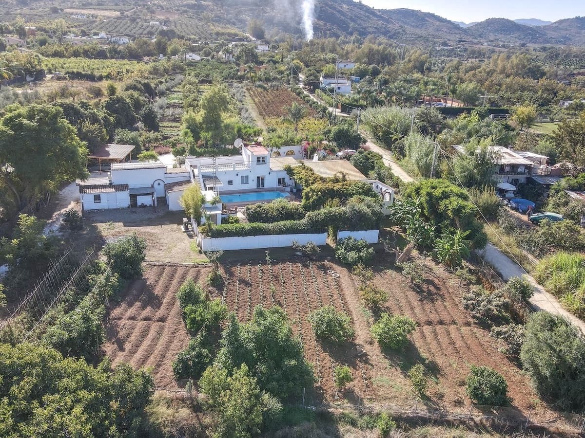 Chalet de 5 habitaciones en Coín en venta con piscina garaje - 695.000 € (Ref: 9587988)