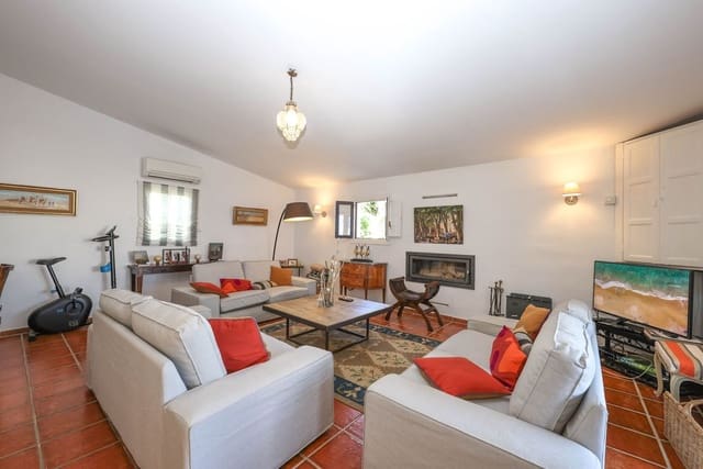 5 bedroom Villa for sale in Coín with pool garage - € 678,000 (Ref: 9587988)