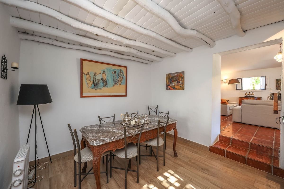 5 bedroom Villa for sale in Coin with pool garage - € 678,000 (Ref: 9587988)