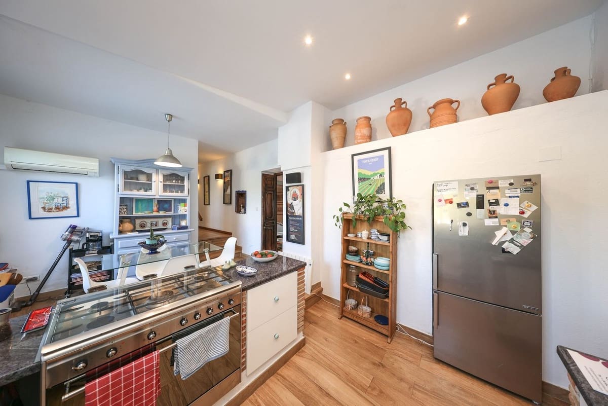 5 bedroom Villa for sale in Coin with pool garage - € 678,000 (Ref: 9587988)