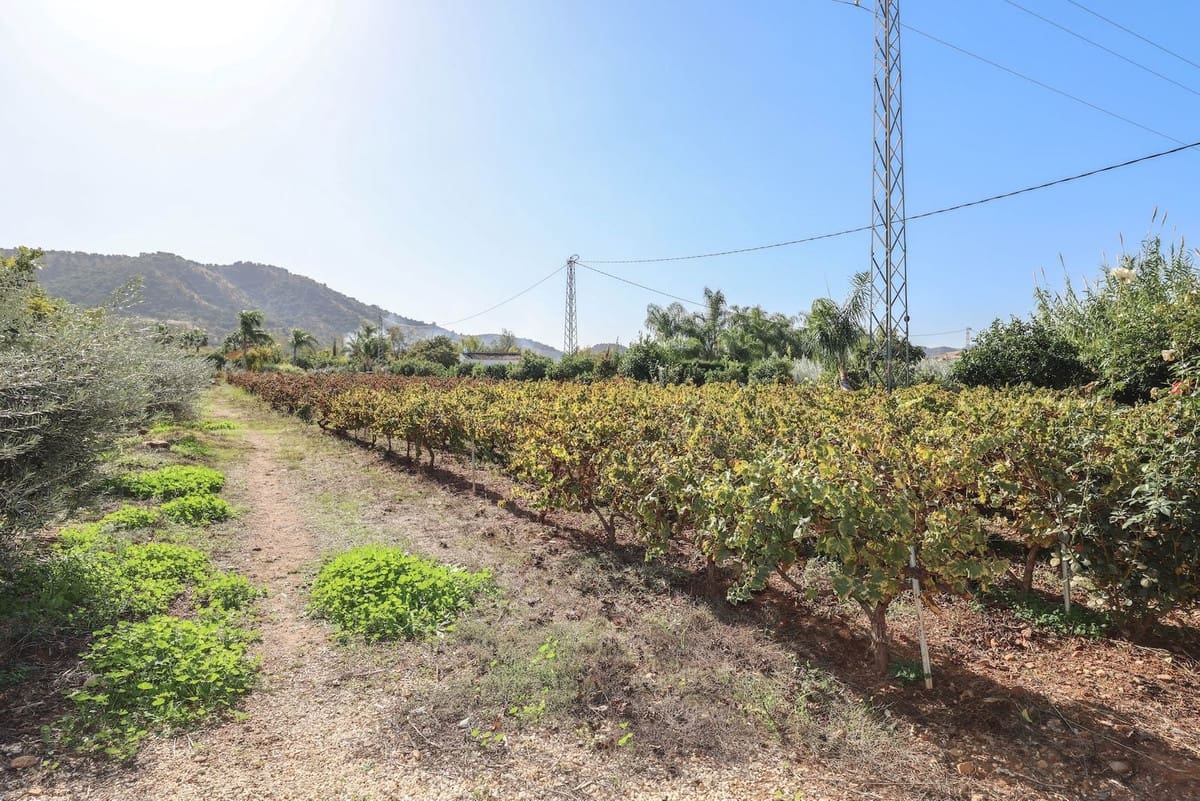 5 bedroom Villa for sale in Coin with pool garage - € 678,000 (Ref: 9587988)