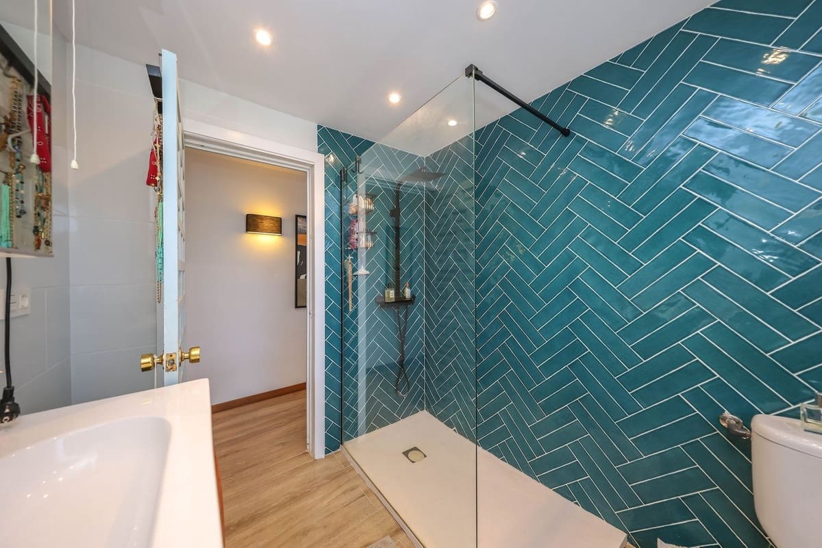 5 bedroom Villa for sale in Coin with pool garage - € 678,000 (Ref: 9587988)