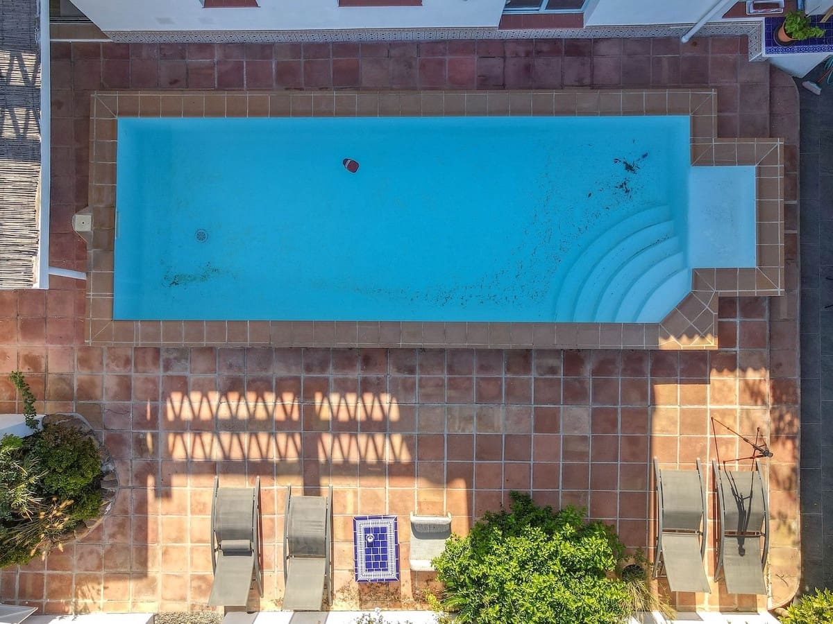 5 bedroom Villa for sale in Coin with pool garage - € 678,000 (Ref: 9587988)