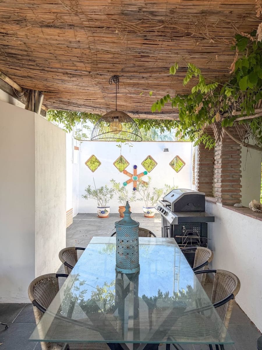 5 bedroom Villa for sale in Coin with pool garage - € 678,000 (Ref: 9587988)