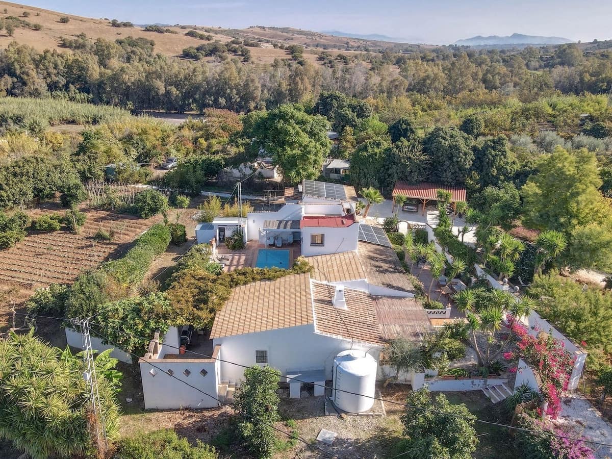 5 bedroom Villa for sale in Coin with pool garage - € 678,000 (Ref: 9587988)