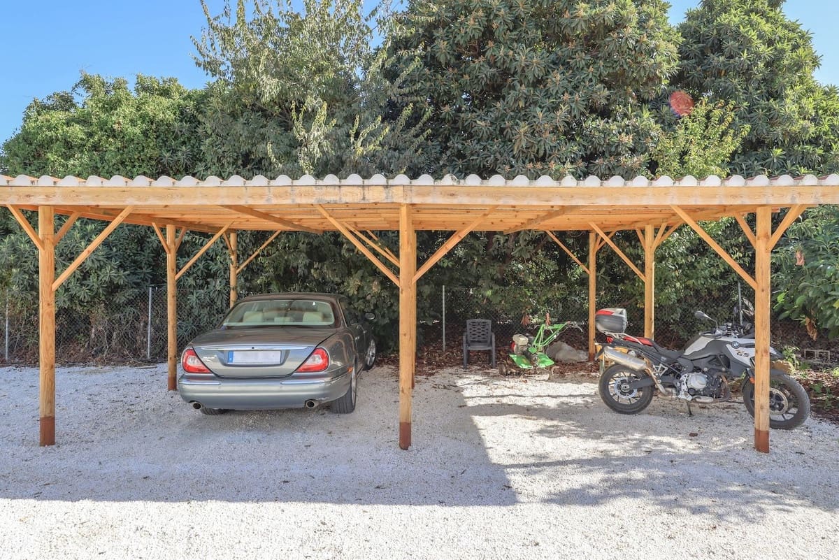 5 bedroom Villa for sale in Coin with pool garage - € 678,000 (Ref: 9587988)