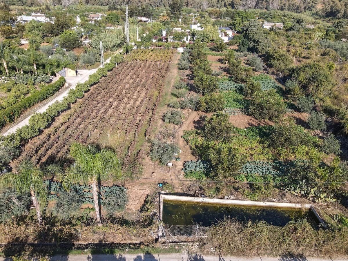 5 bedroom Villa for sale in Coin with pool garage - € 678,000 (Ref: 9587988)