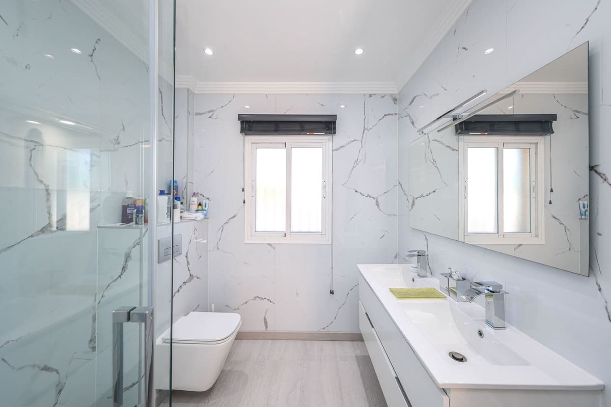 3 makuuhuone Huvila myytävänä paikassa Coin mukana 
autotalli - 520 000 € (Ref: 9612044)