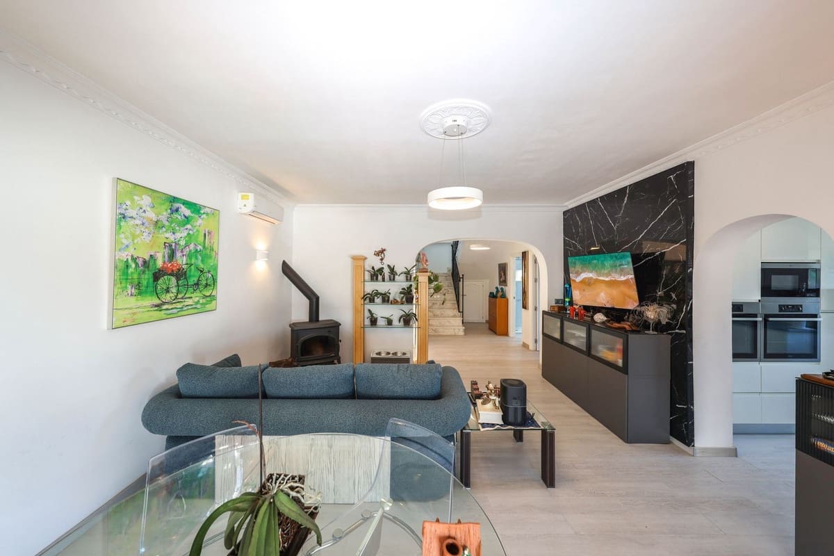 3 makuuhuone Huvila myytävänä paikassa Coin mukana 
autotalli - 520 000 € (Ref: 9612044)