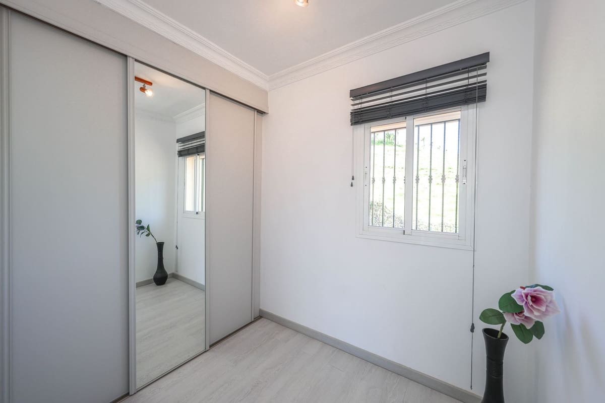 3 makuuhuone Huvila myytävänä paikassa Coin mukana 
autotalli - 520 000 € (Ref: 9612044)