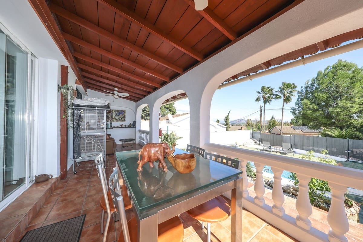 3 bedroom Villa for sale in Coin with garage - € 520,000 (Ref: 9612044)