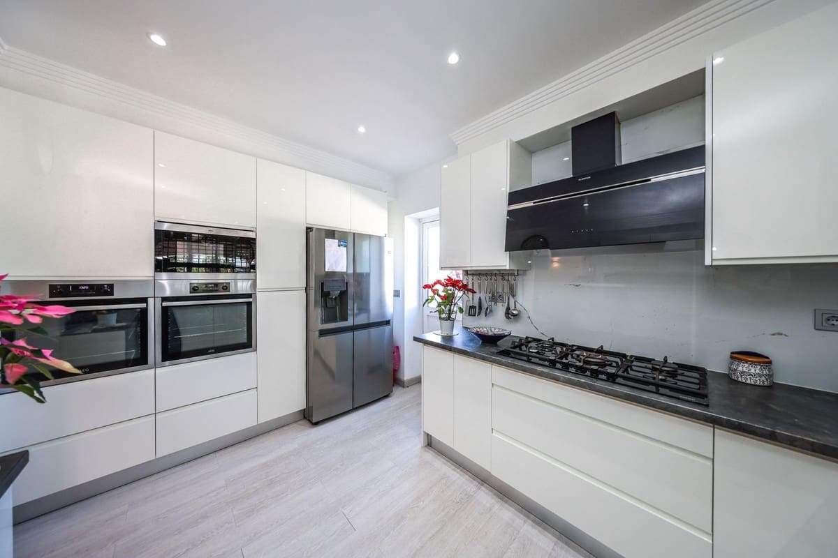 3 bedroom Villa for sale in Coin with garage - € 520,000 (Ref: 9612044)