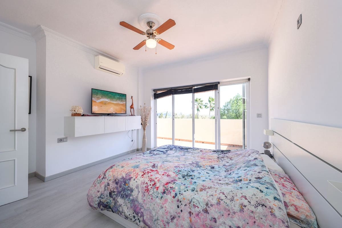 3 bedroom Villa for sale in Coin with garage - € 520,000 (Ref: 9612044)