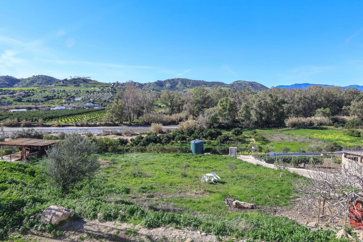 3 bedroom Semi-detached Villa for sale in Coin with pool garage - € 345,000 (Ref: 9626118)