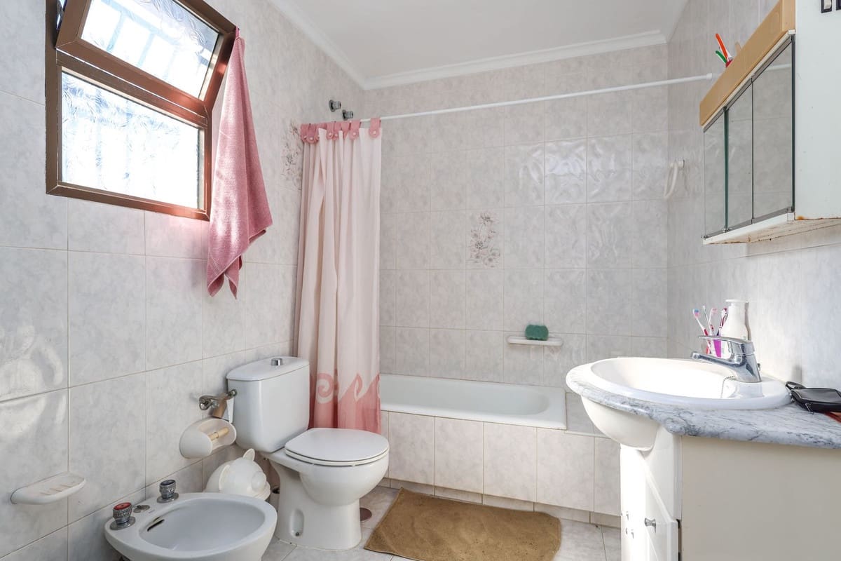 3 bedroom Semi-detached Villa for sale in Coin with pool garage - € 345,000 (Ref: 9626118)