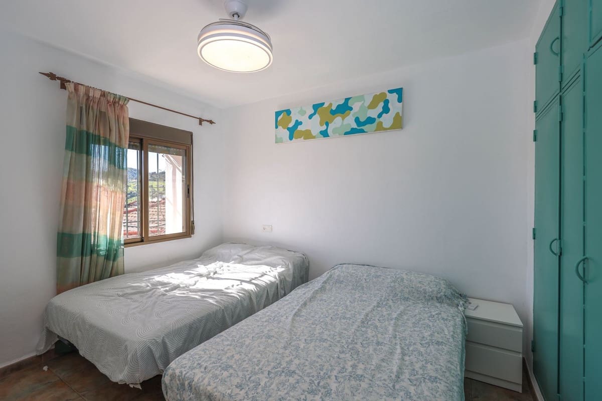 3 bedroom Semi-detached Villa for sale in Coin with pool garage - € 345,000 (Ref: 9626118)