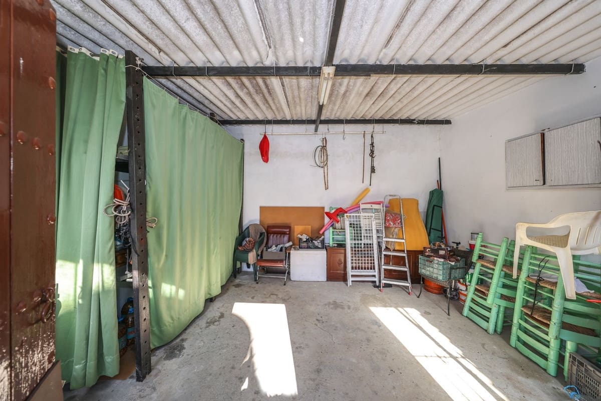 3 bedroom Semi-detached Villa for sale in Coin with pool garage - € 345,000 (Ref: 9626118)