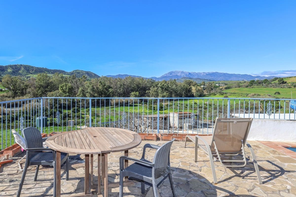 3 bedroom Semi-detached Villa for sale in Coin with pool garage - € 345,000 (Ref: 9626118)