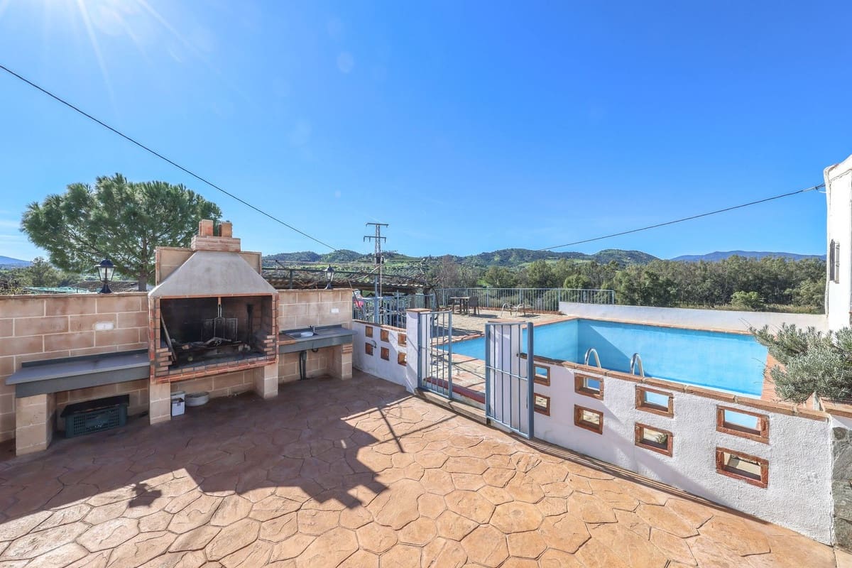 3 bedroom Semi-detached Villa for sale in Coin with pool garage - € 345,000 (Ref: 9626118)