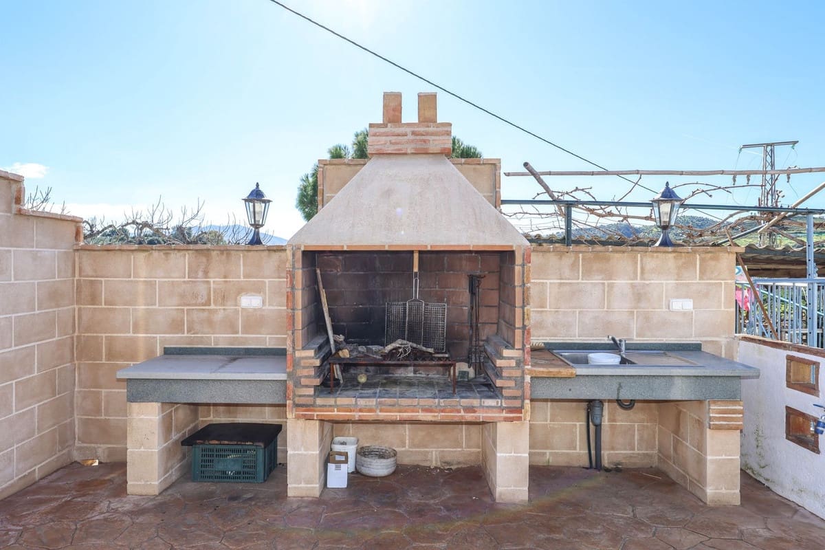 3 bedroom Semi-detached Villa for sale in Coin with pool garage - € 345,000 (Ref: 9626118)