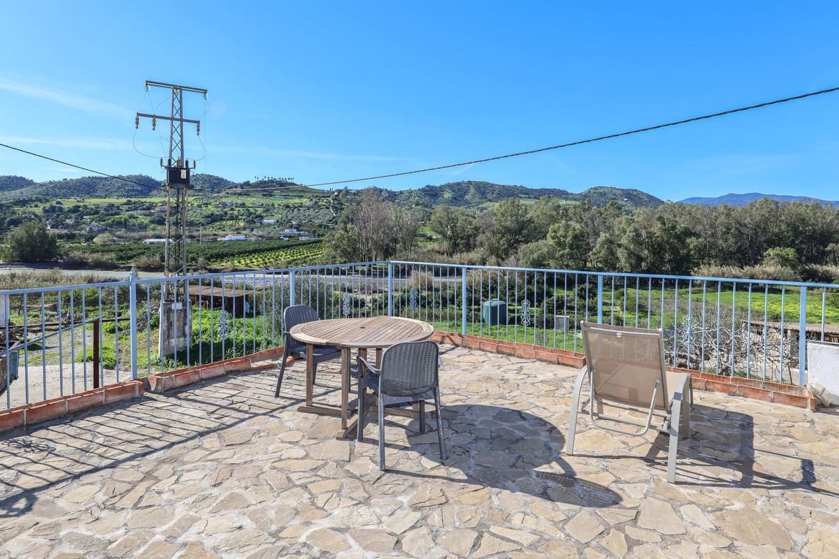 3 bedroom Semi-detached Villa for sale in Coin with pool garage - € 345,000 (Ref: 9626118)