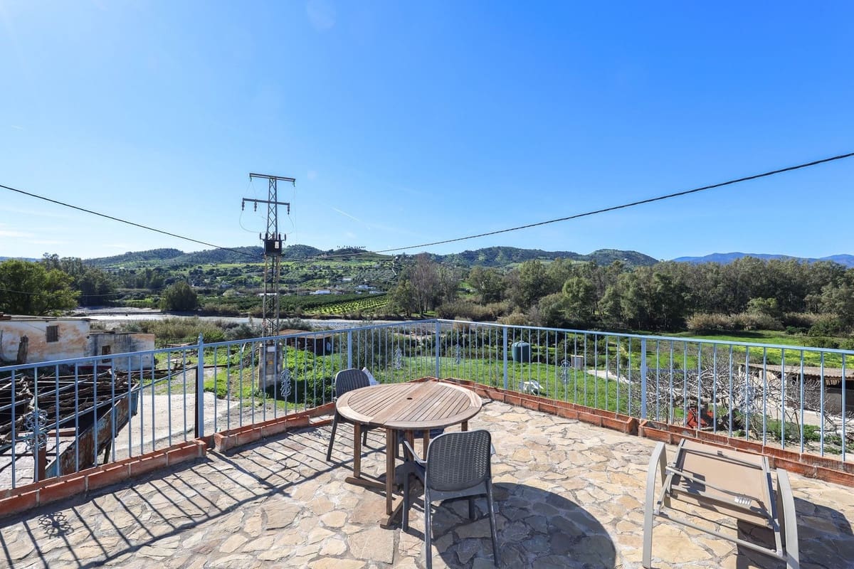 3 bedroom Semi-detached Villa for sale in Coin with pool garage - € 345,000 (Ref: 9626118)