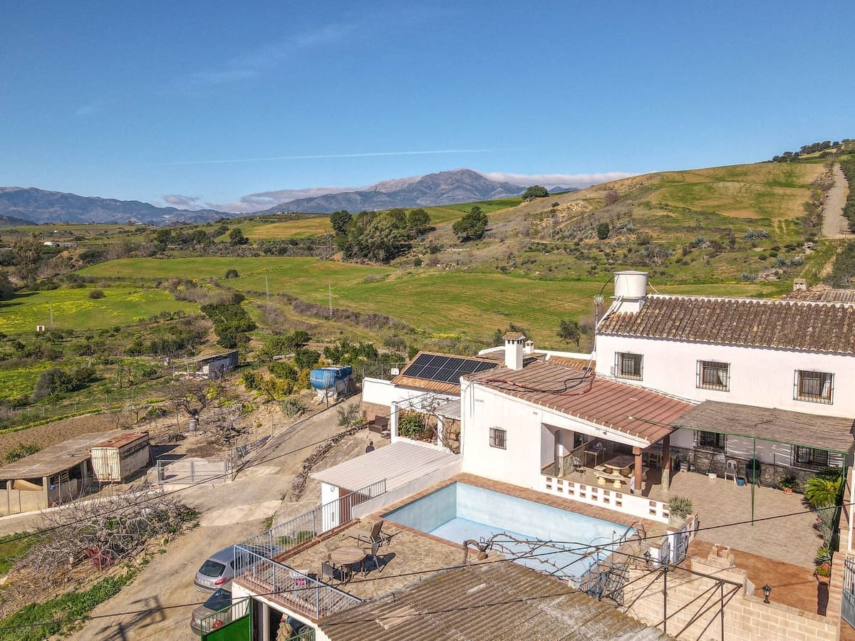 3 bedroom Semi-detached Villa for sale in Coin with pool garage - € 345,000 (Ref: 9626118)