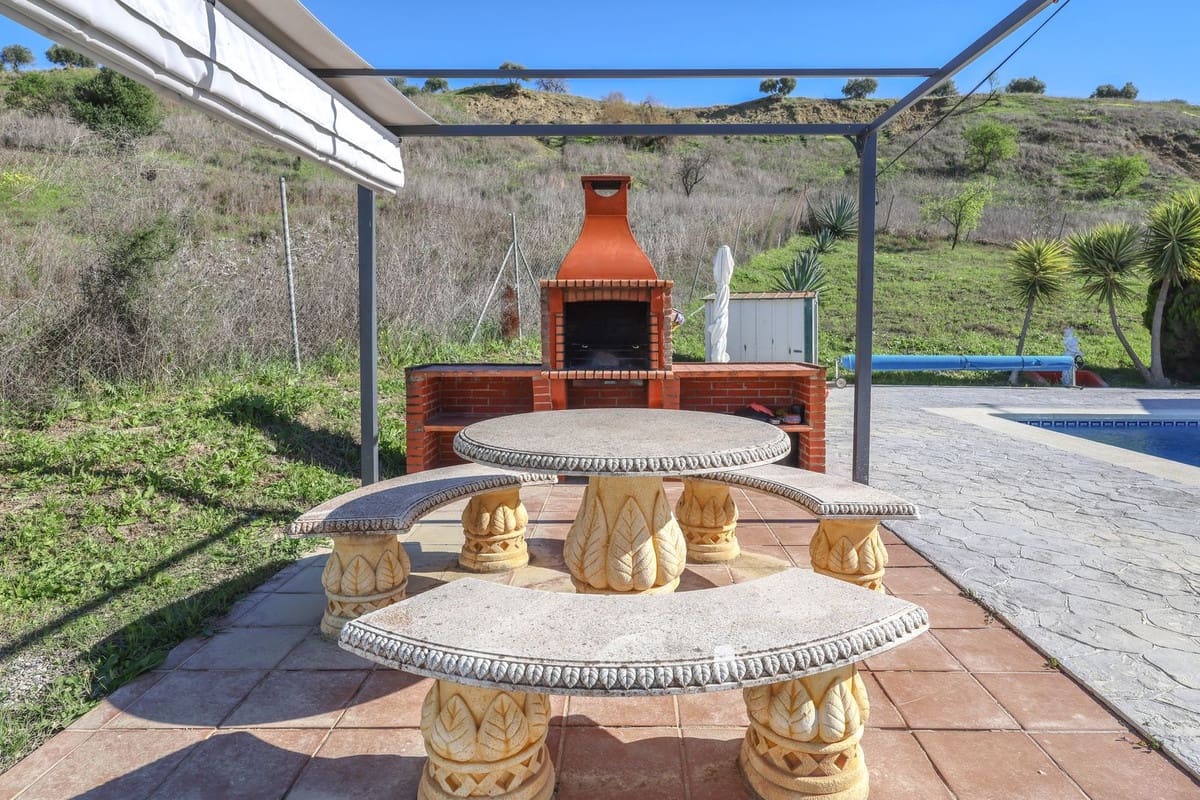 2 soverom Villa til salgs i Coin med svømmebasseng - € 350 000 (Ref: 9630580)