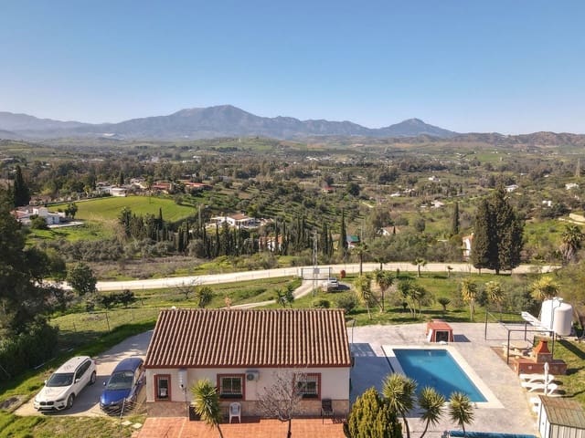 Chalet de 2 habitaciones en Coín en venta con piscina - 350.000 € (Ref: 9630580)