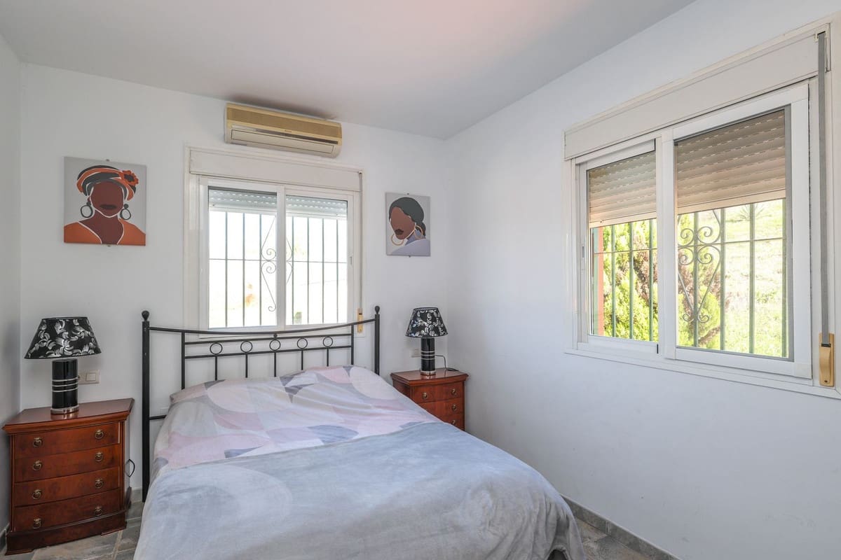 2 soverom Villa til salgs i Coin med svømmebasseng - € 350 000 (Ref: 9630580)