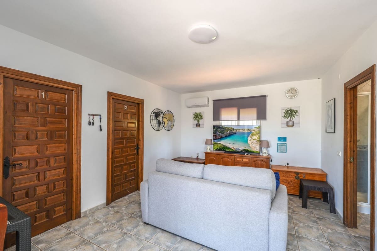 2 bedroom Villa for sale in Coin with pool - € 350,000 (Ref: 9630580)