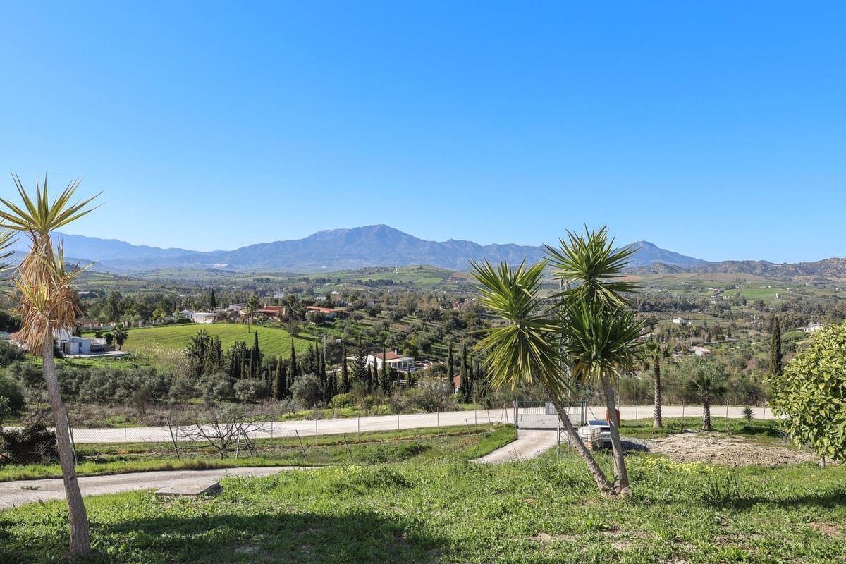 2 bedroom Villa for sale in Coin with pool - € 350,000 (Ref: 9630580)