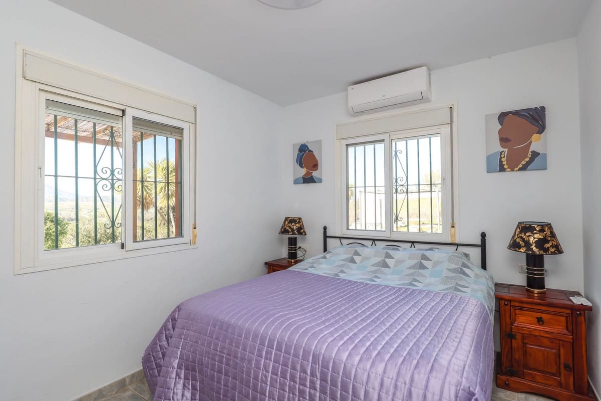 2 bedroom Villa for sale in Coin with pool - € 350,000 (Ref: 9630580)