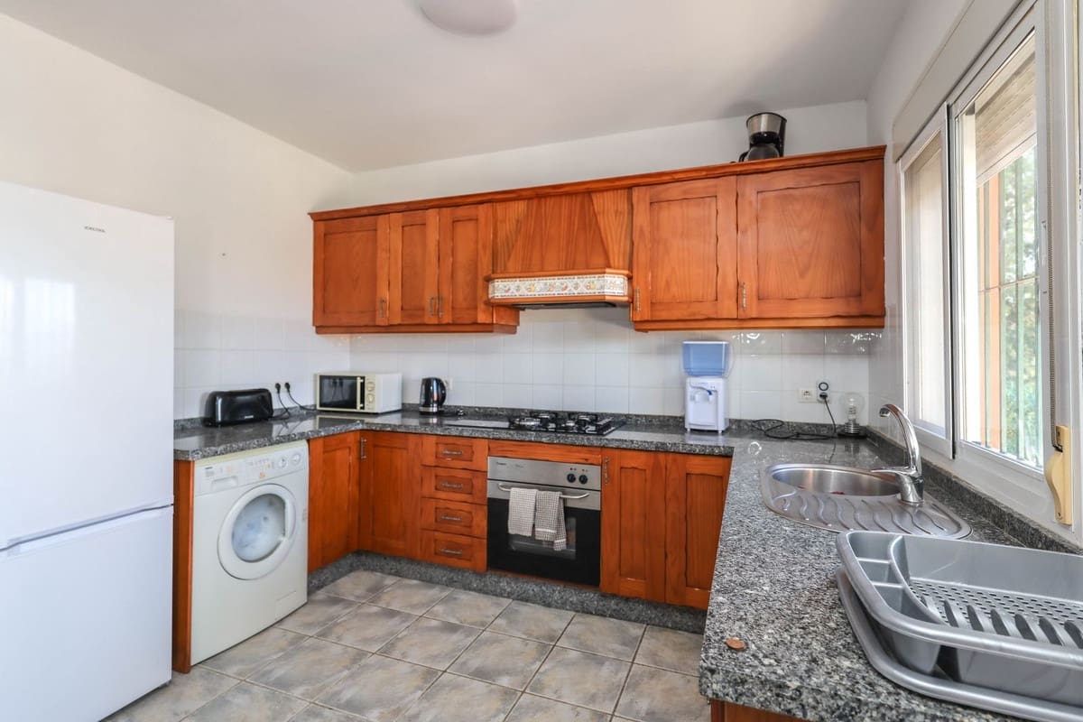 2 bedroom Villa for sale in Coin with pool - € 350,000 (Ref: 9630580)