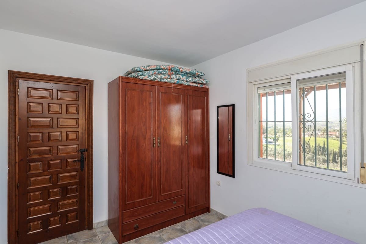 2 bedroom Villa for sale in Coin with pool - € 350,000 (Ref: 9630580)