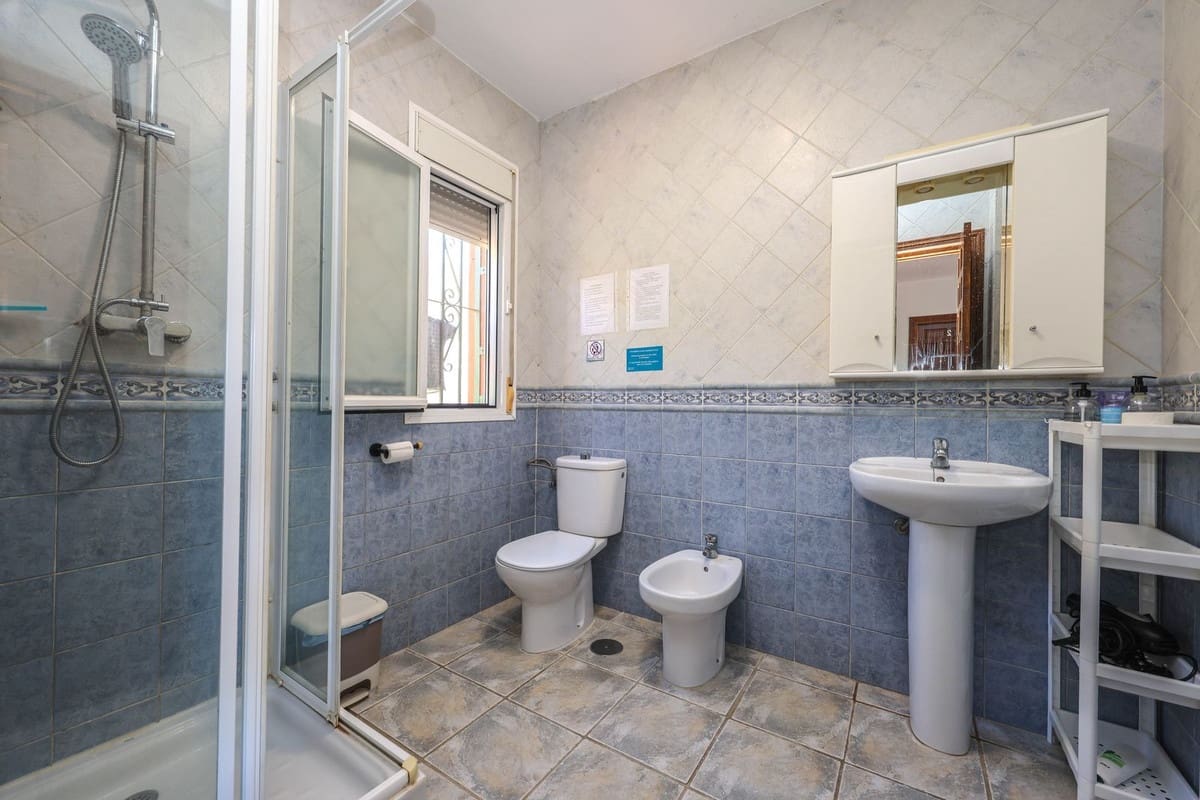 2 bedroom Villa for sale in Coin with pool - € 350,000 (Ref: 9630580)