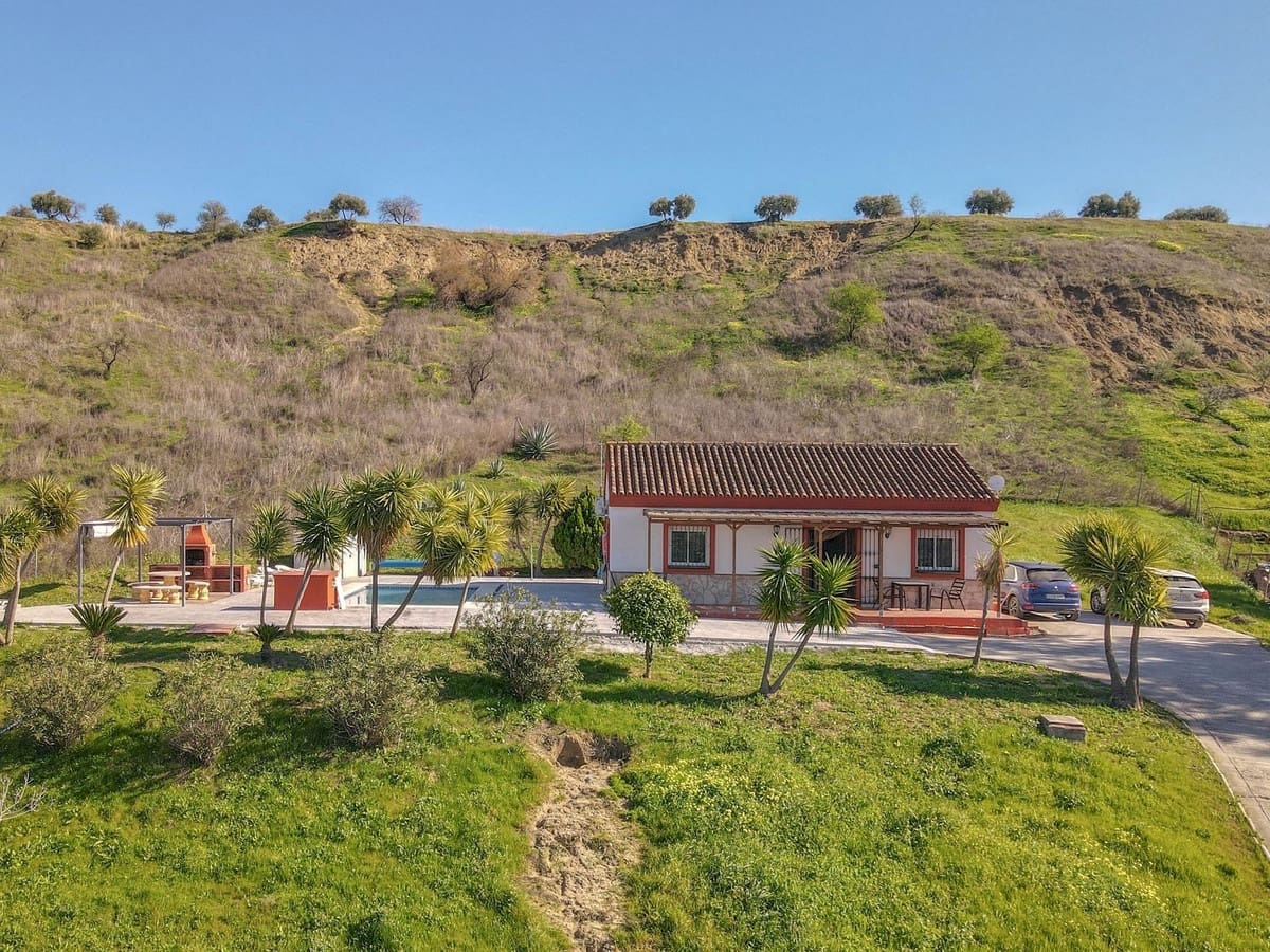 2 bedroom Villa for sale in Coin with pool - € 350,000 (Ref: 9630580)