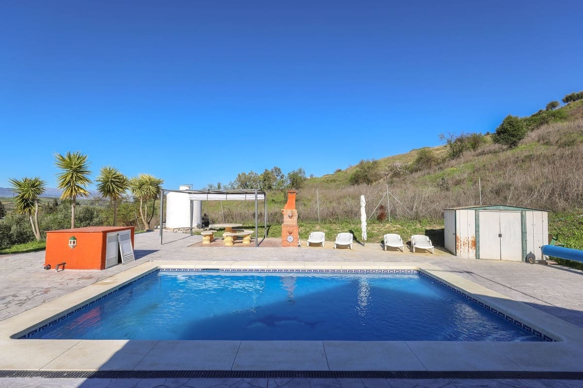 2 bedroom Villa for sale in Coin with pool - € 350,000 (Ref: 9630580)