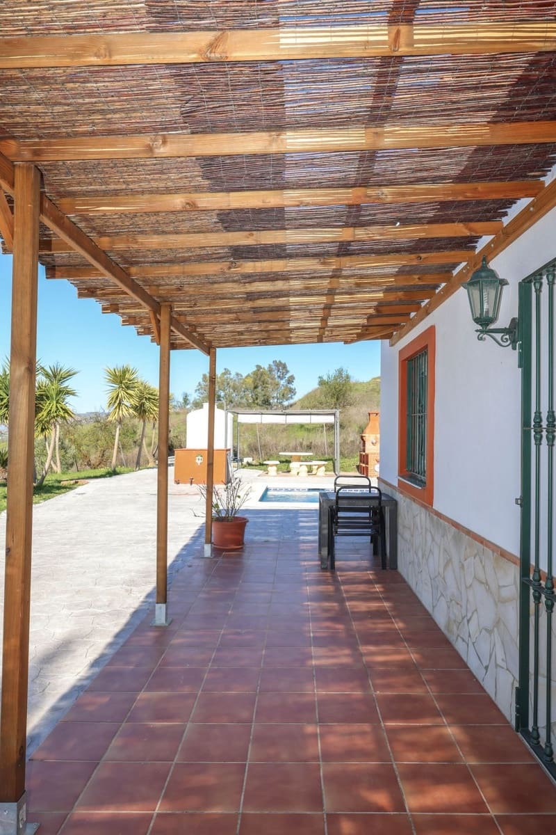 2 bedroom Villa for sale in Coin with pool - € 350,000 (Ref: 9630580)