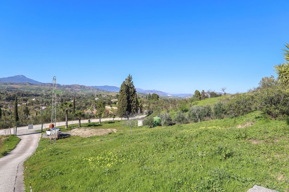 2 bedroom Villa for sale in Coin with pool - € 350,000 (Ref: 9630580)