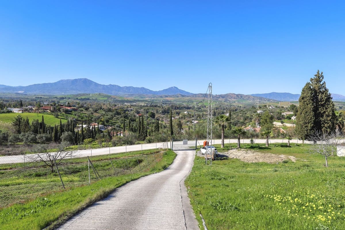 2 bedroom Villa for sale in Coin with pool - € 350,000 (Ref: 9630580)