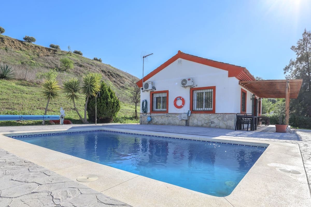2 bedroom Villa for sale in Coin with pool - € 350,000 (Ref: 9630580)