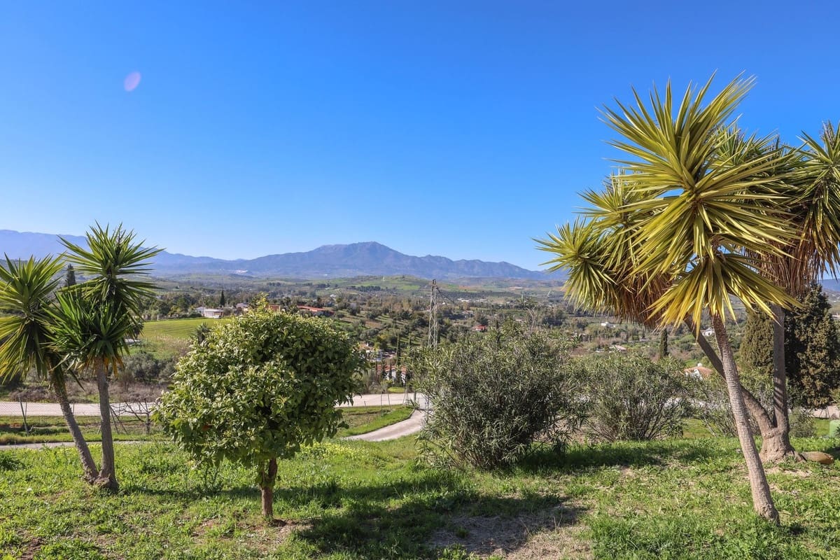 2 bedroom Villa for sale in Coin with pool - € 350,000 (Ref: 9630580)