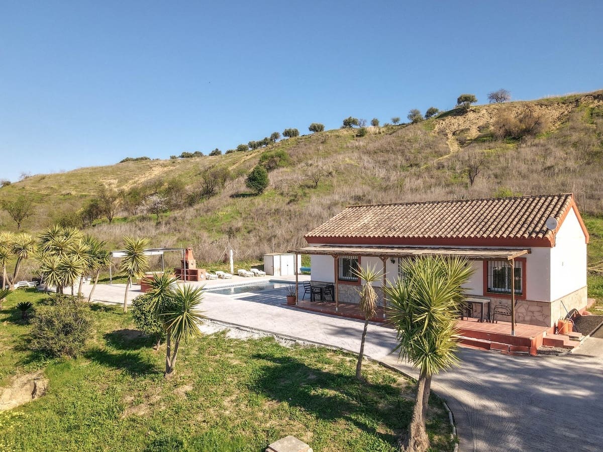 2 bedroom Villa for sale in Coin with pool - € 350,000 (Ref: 9630580)